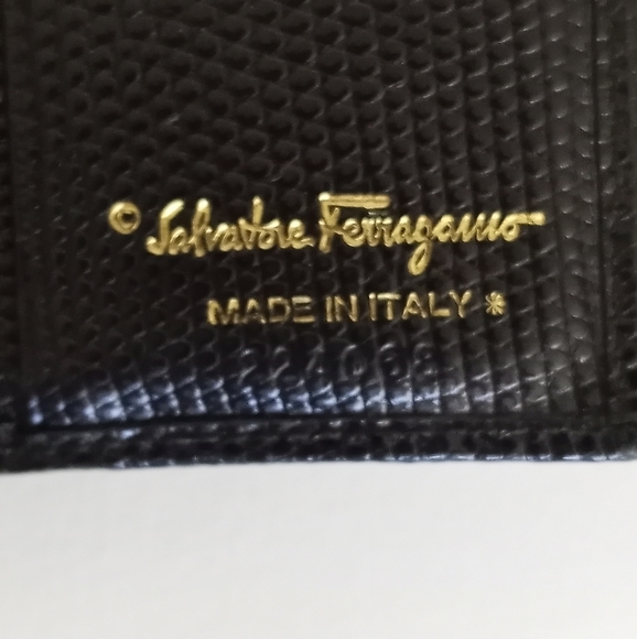 Authentic Salvatore Ferragamo Vara Black Textured Saffiano Leather Bifold Wallet - Picture 6 of 13